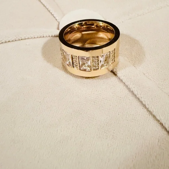 NWOT 18K SS & Crystal Band Ring - Picture 4 of 5